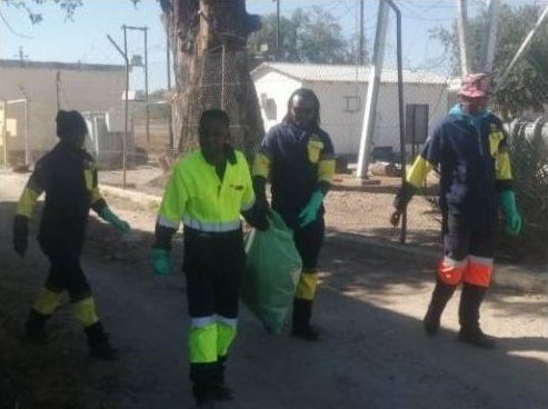Tulela employees collecting litter on World Environment Day